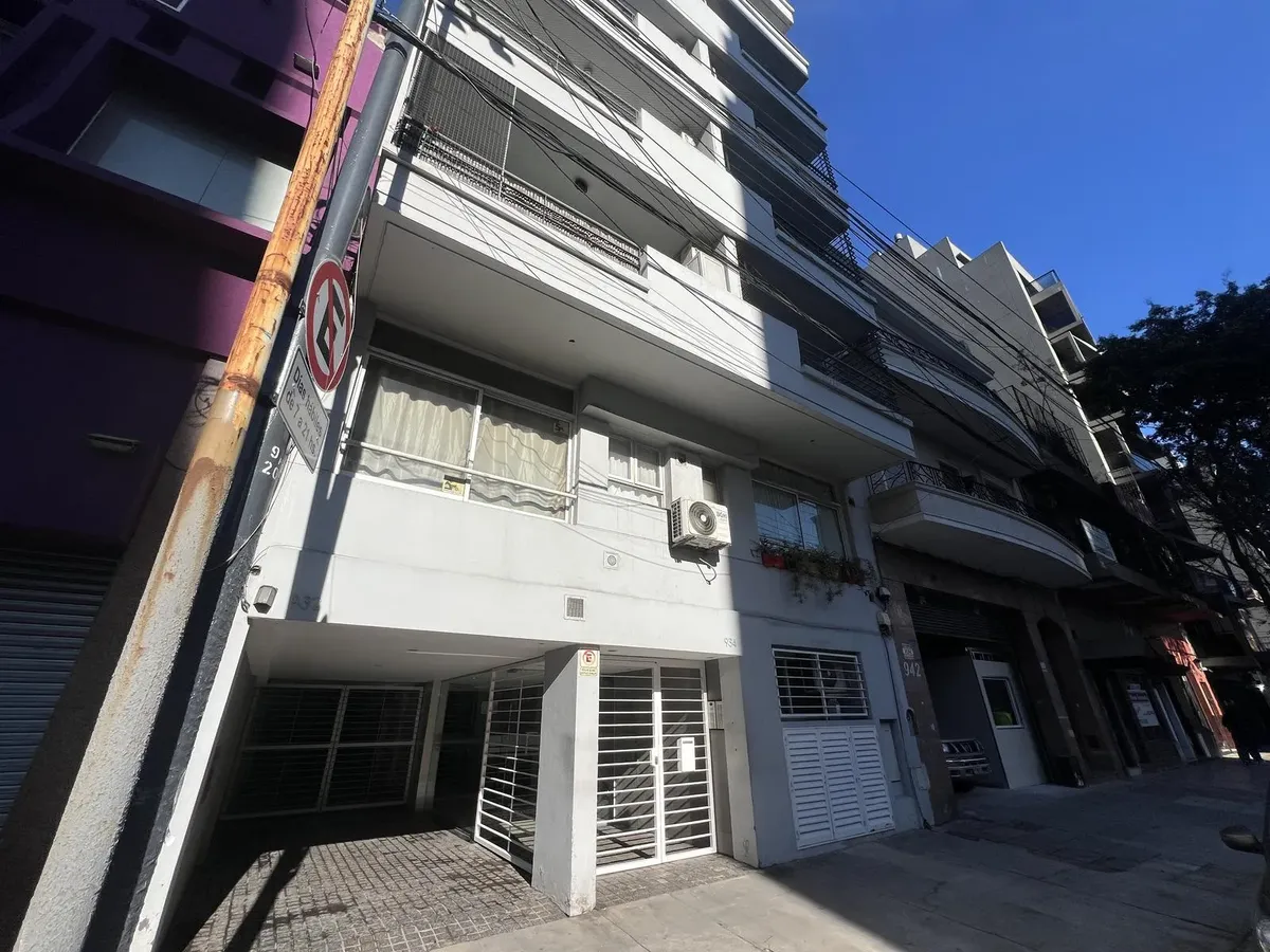 2 ambientes con balcón y cochera