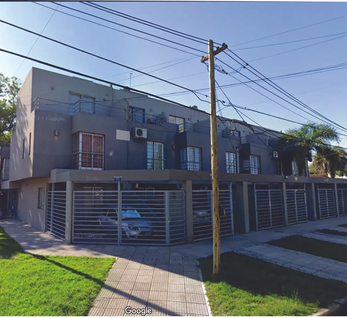 Triplex con cochera y patio