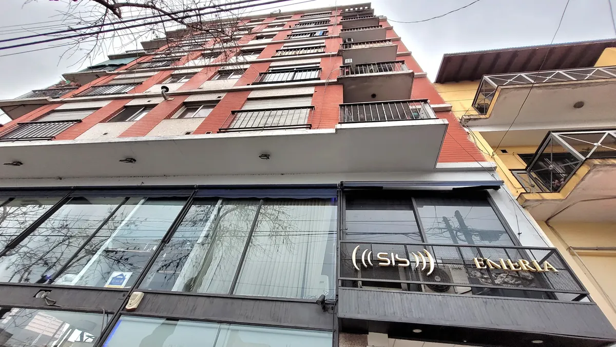 Excelente Ubicación  Hipólito Yrigoyen 2812 , Departamento 3 Ambientes Al Frente En Lanus