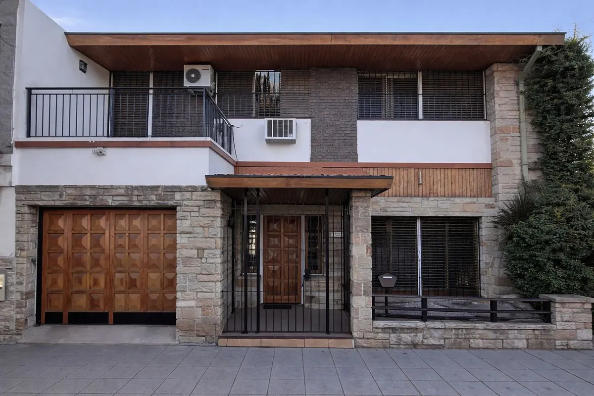 House with garden and terrace