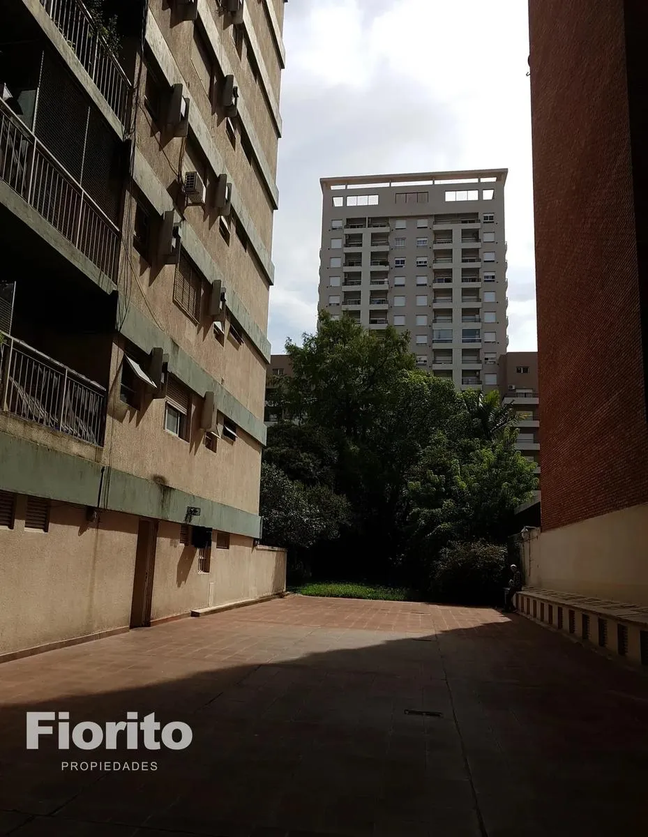 Piso 9 con balcón y cochera