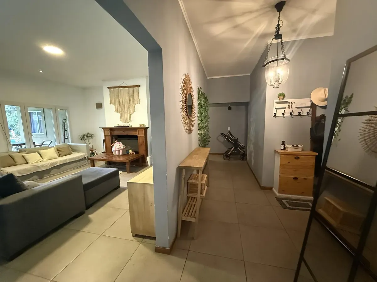 Listing: 4 bedrooms, Pilar