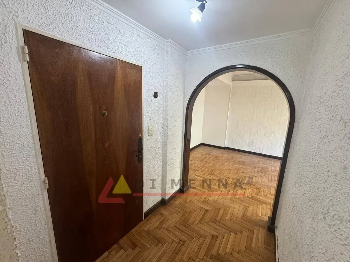 Piso 2 con balcón y parquet