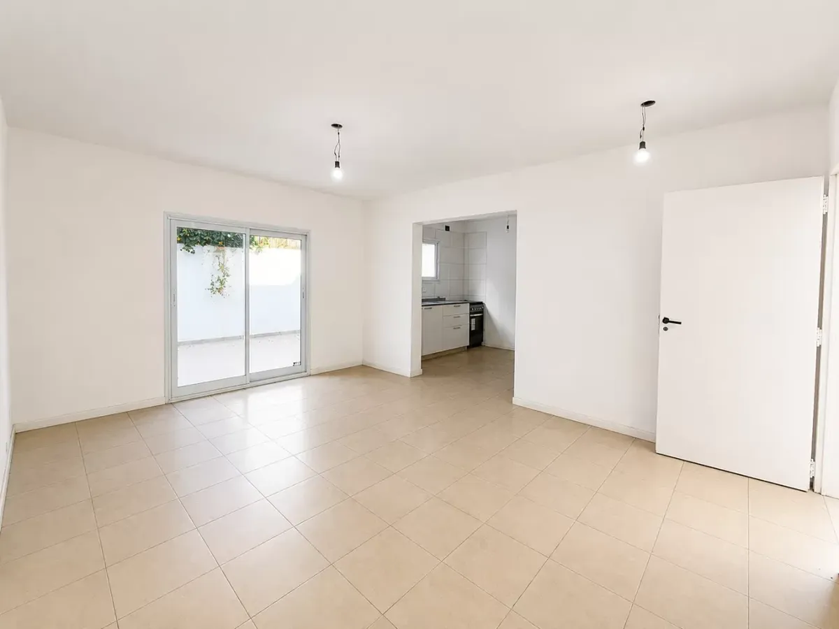 4-room PH with patio