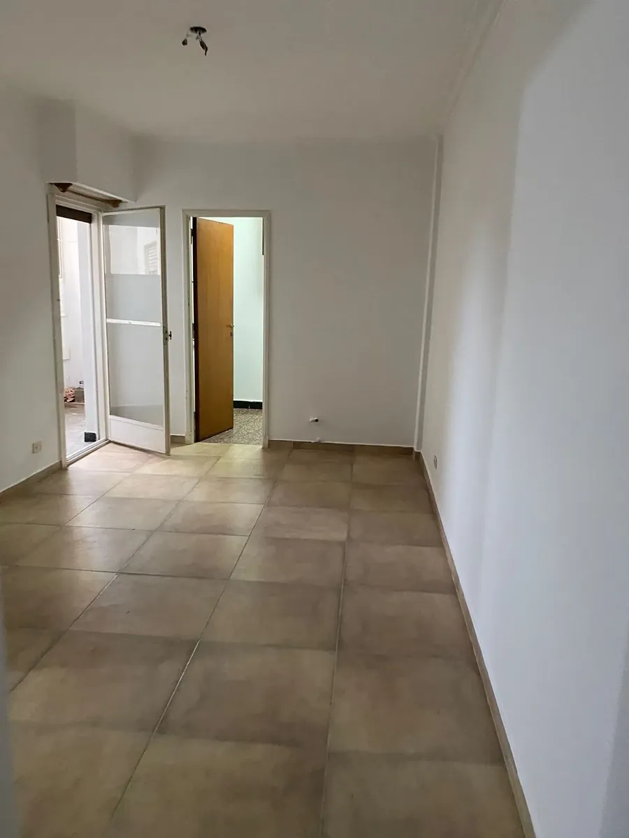 Alquiler De Departamento 3 Ambientes En Zona Céntrica Del Barrio De Saavedra. Ubicación Inmejorable! A Una Cuadra De La Estacieon De Tren Y A Metros De Todos Los Colectivos De La Zona. Farmacia, Super