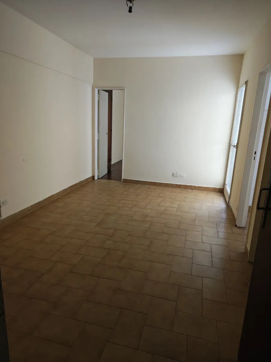 Almagro - Dos Ambientes Cercanos A Hospital Italiano