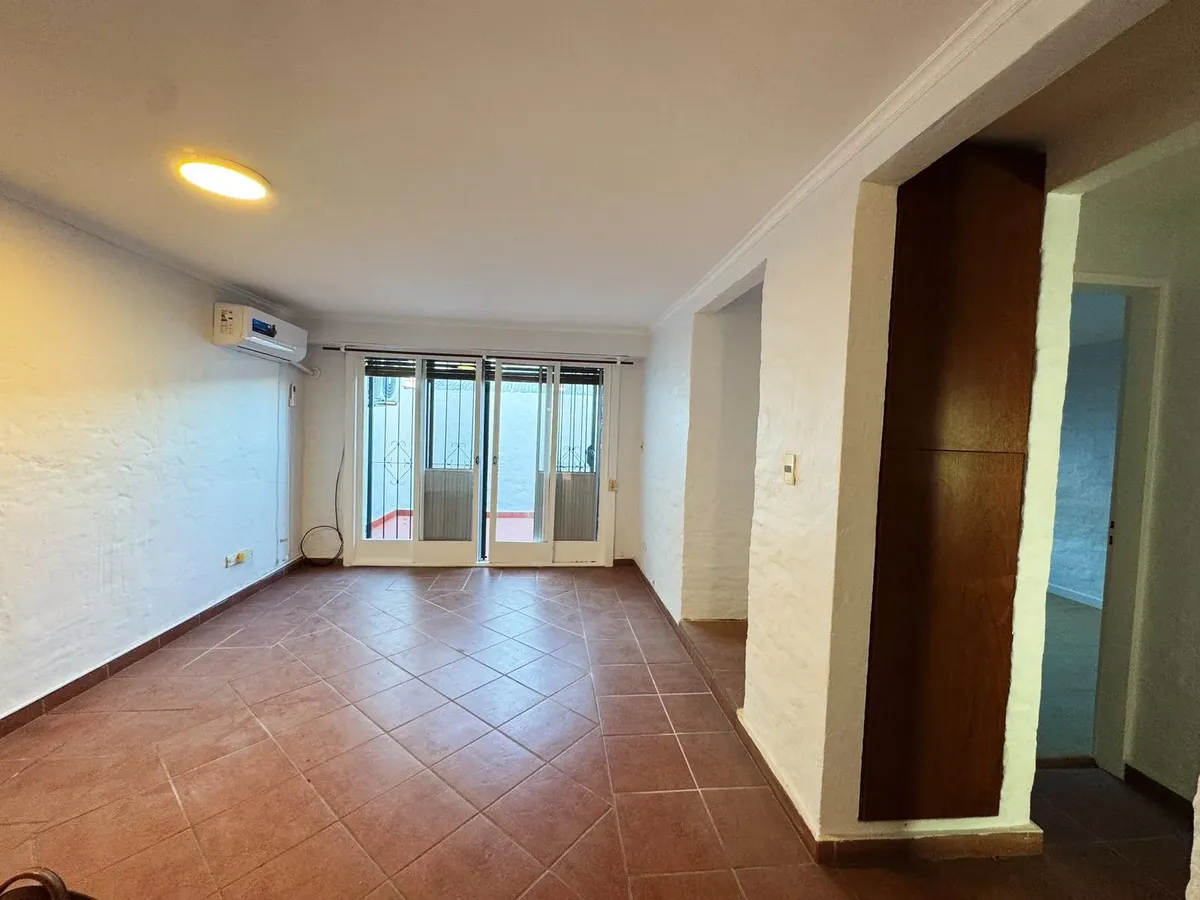 Departamento De Tres Ambientes Con Doble Patio En Alquiler