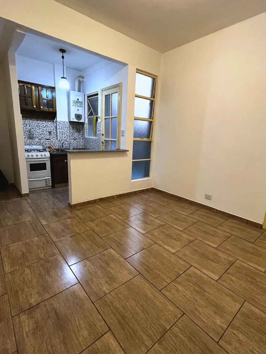 1er piso, patio interno, 2 ambientes