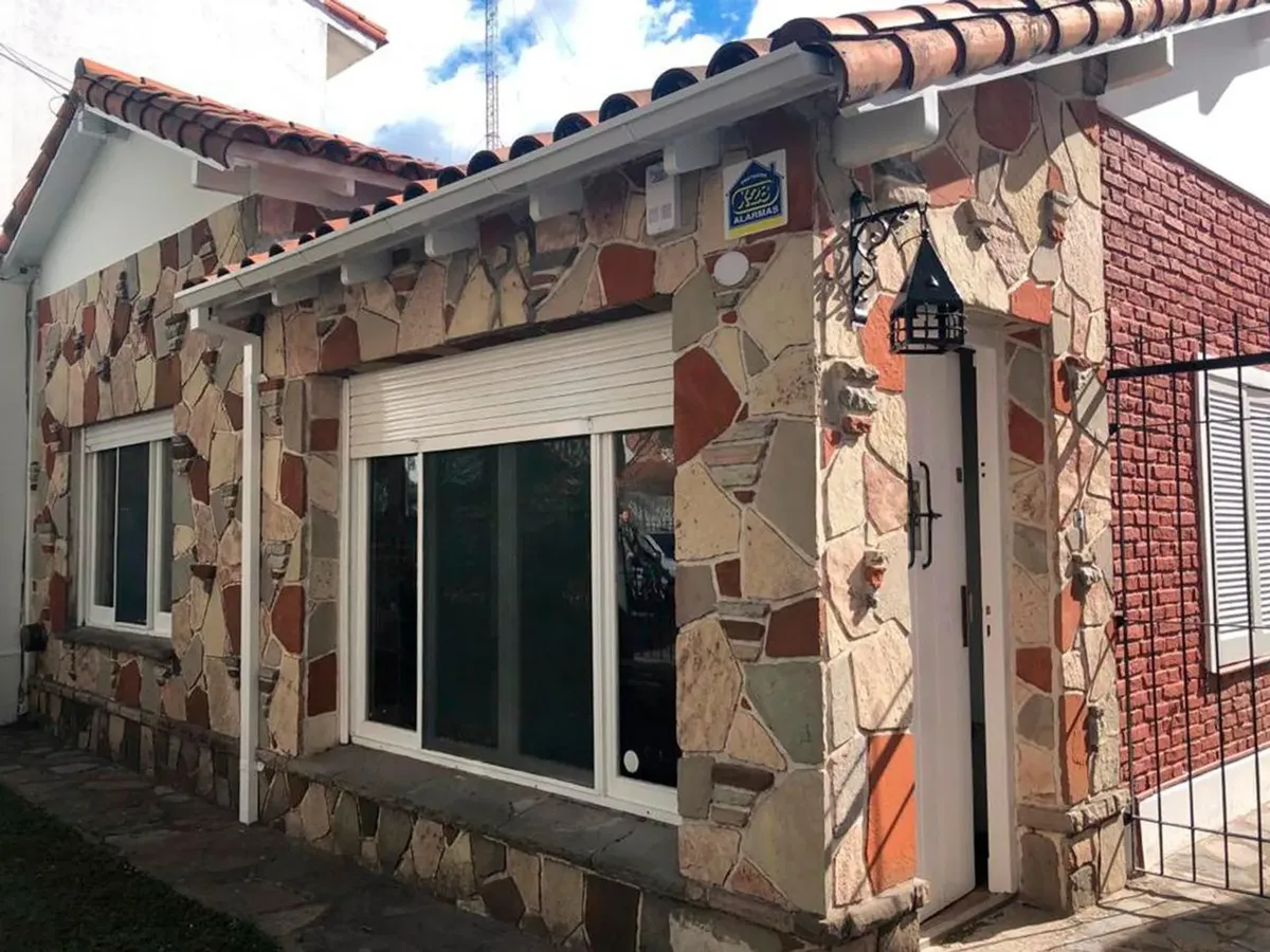 Casa con jardín y cochera