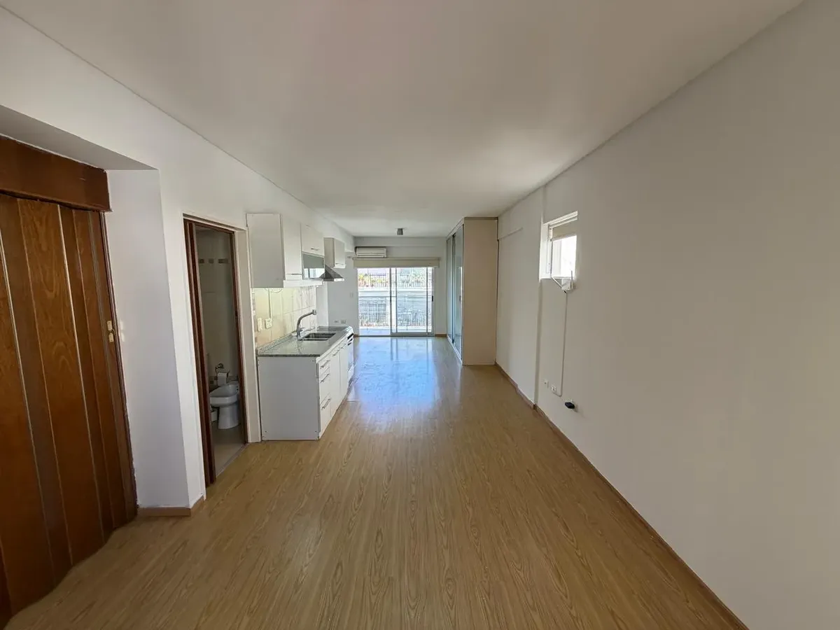 Gran Monoambiente Todo Luz. Excelente Estado Amenities. Balcón Aire Acondicionado