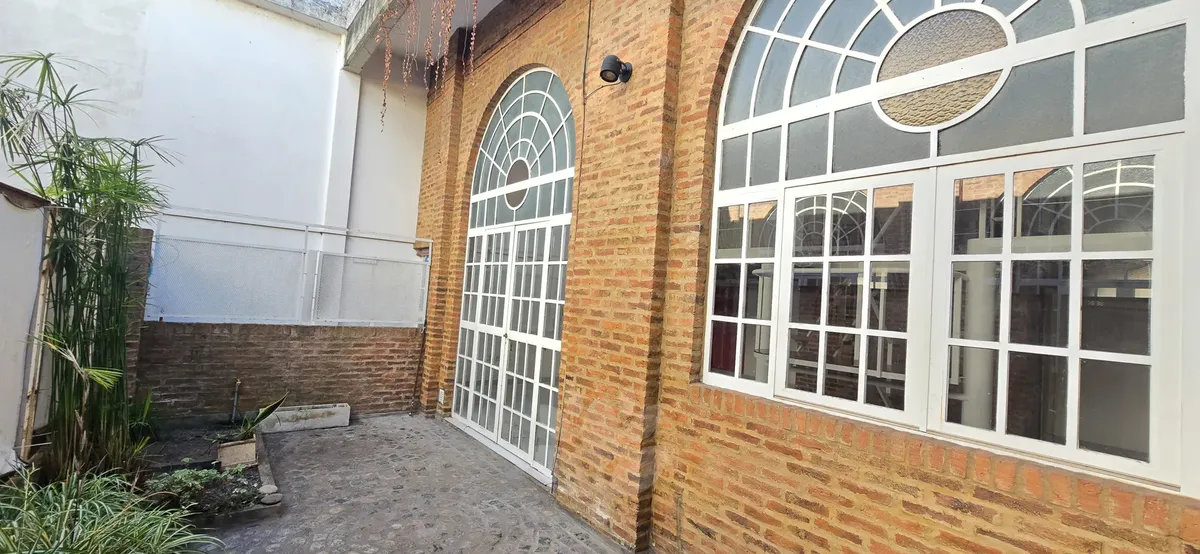 Loft doble altura con patio