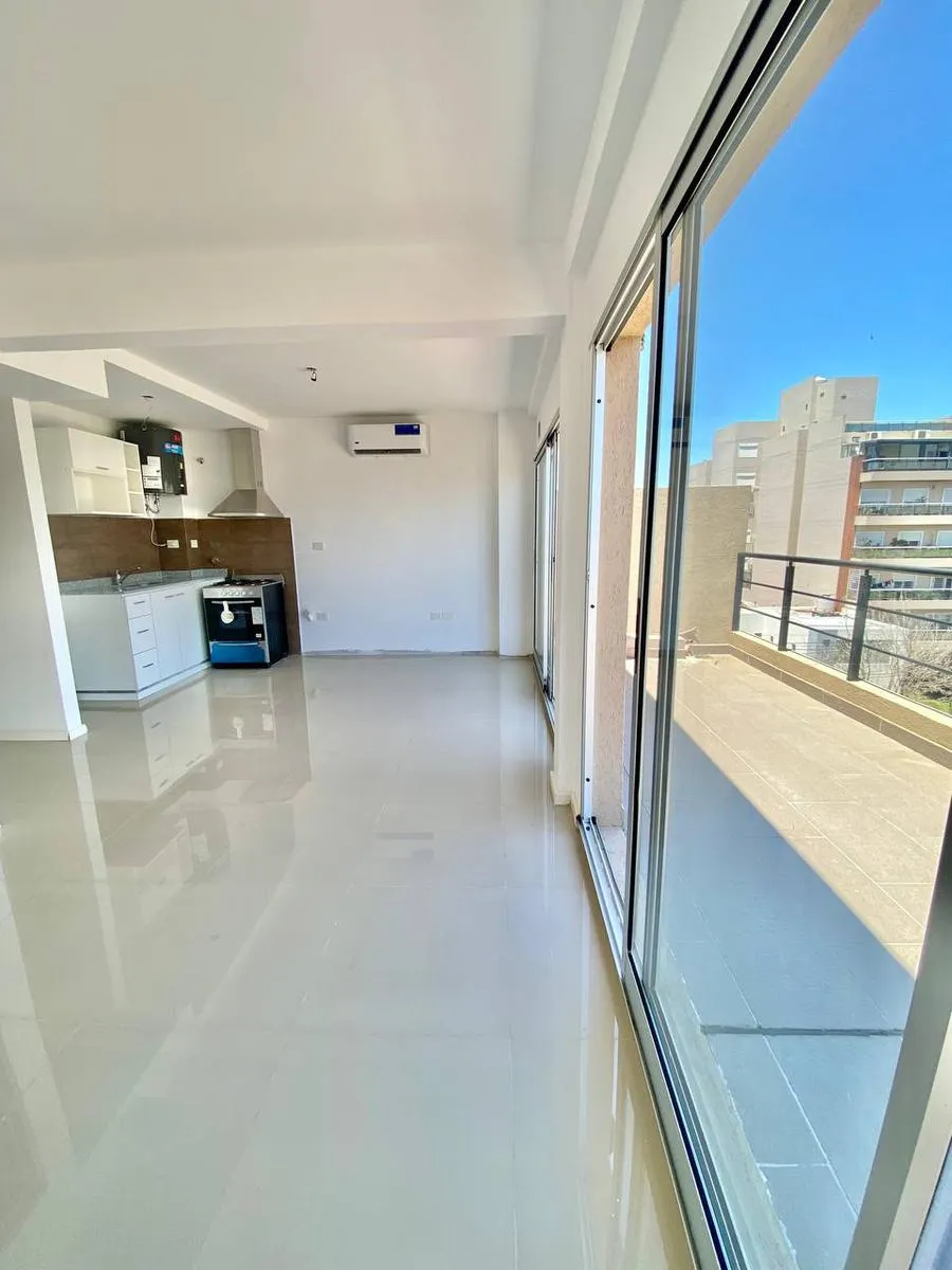 4th floor front-facing terrace