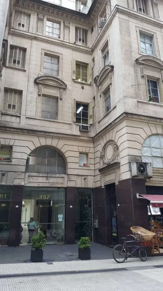 Monoambiente al frente, Microcentro