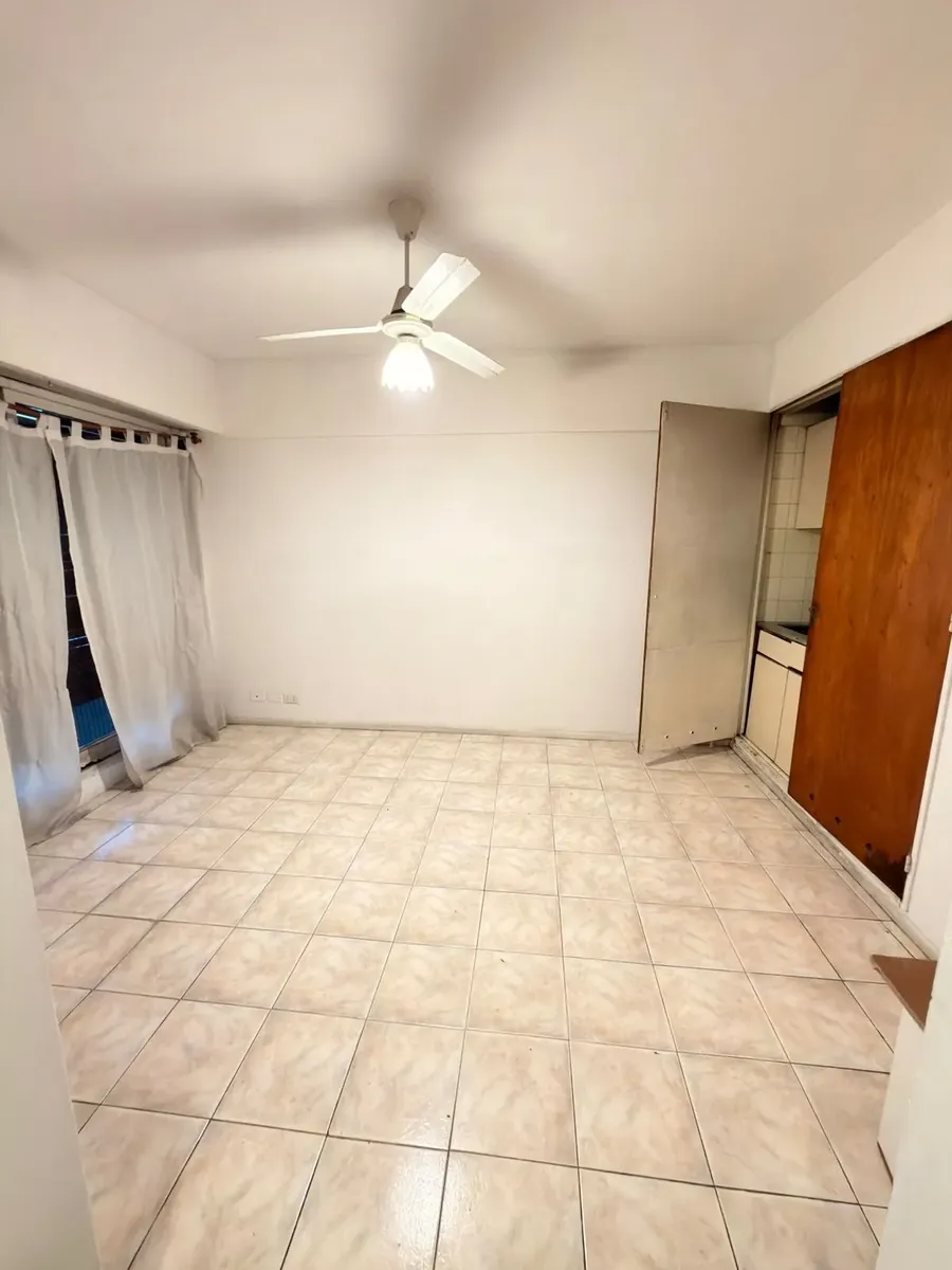 3rd-floor 2-room with balcony