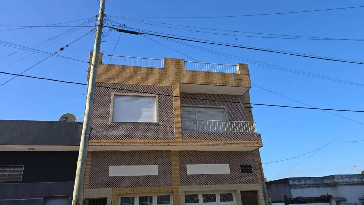 Alquiler - Amplio Ph 3 Ambientes Al Frente Con Balcón, Patio Y Lavadero - La Tablada