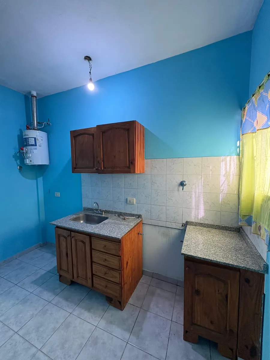 Patio con pileta y cocina equipada