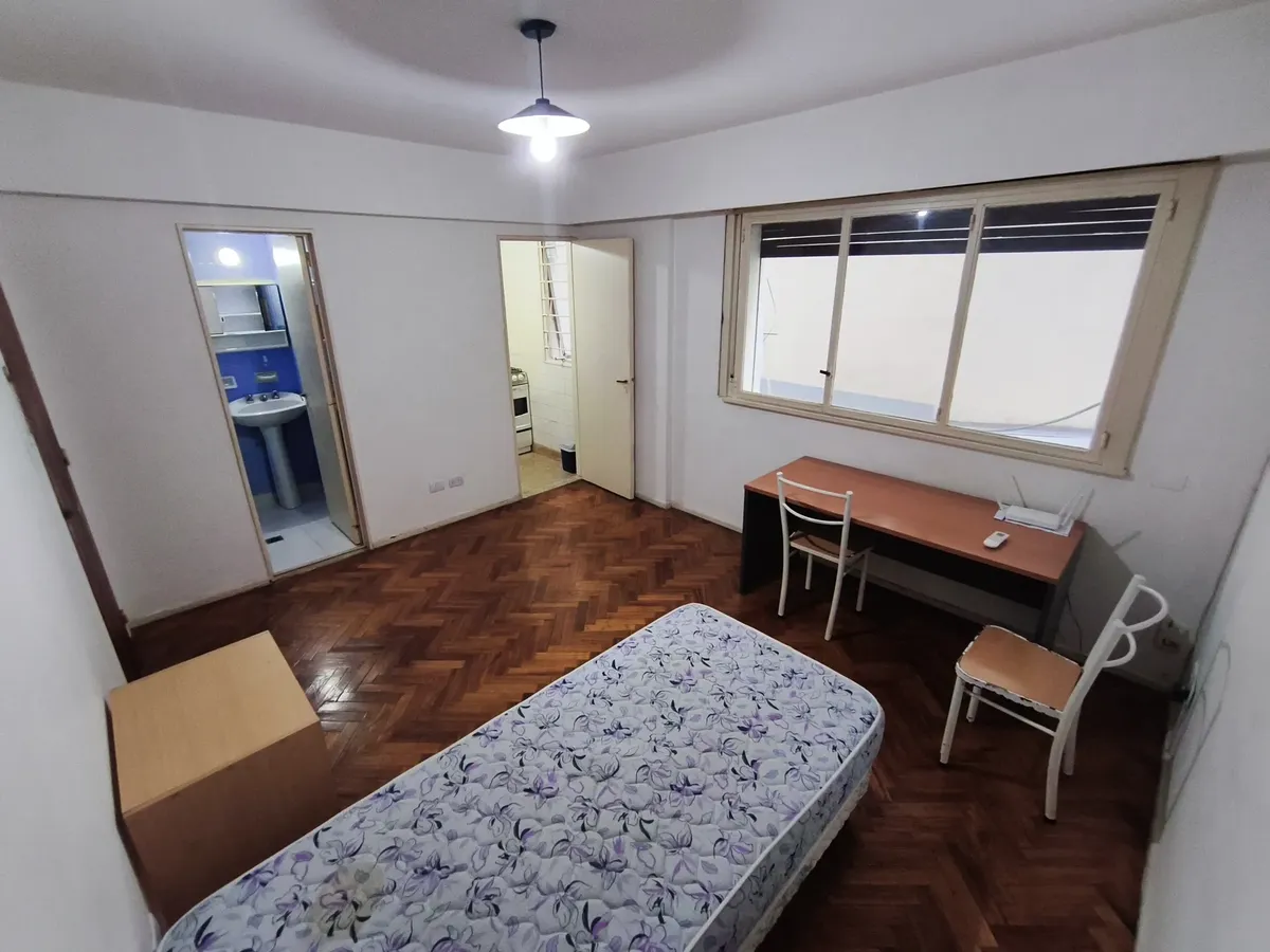 Monoambiente Con Cocina Por Separado, Departamento Semiamueblado Para 1 Persona Recoleta, Rodríguez Peña Y Av. Santa Fe $600.000 Pesos Incluidos Expensas, Abl Y Gas.