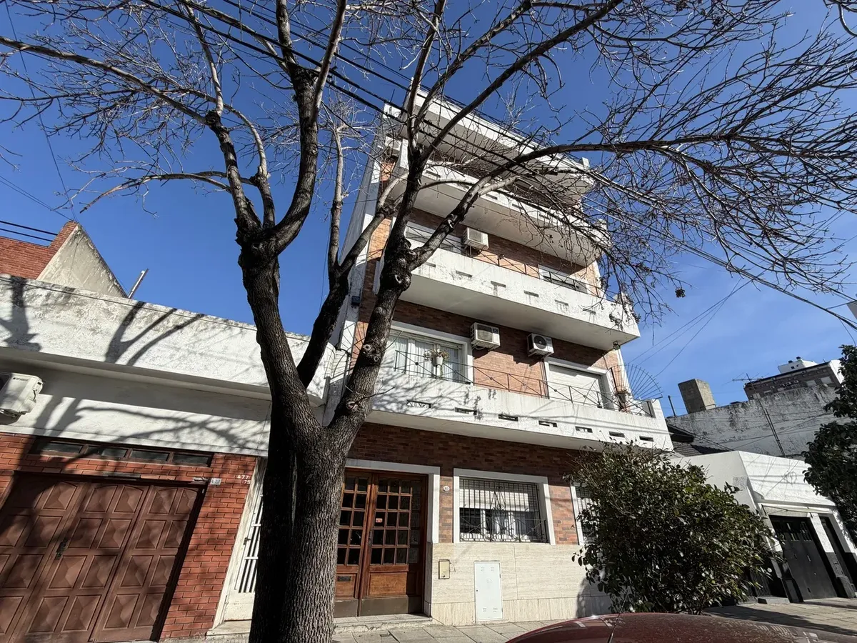 3 ambientes con parquet al contrafrente