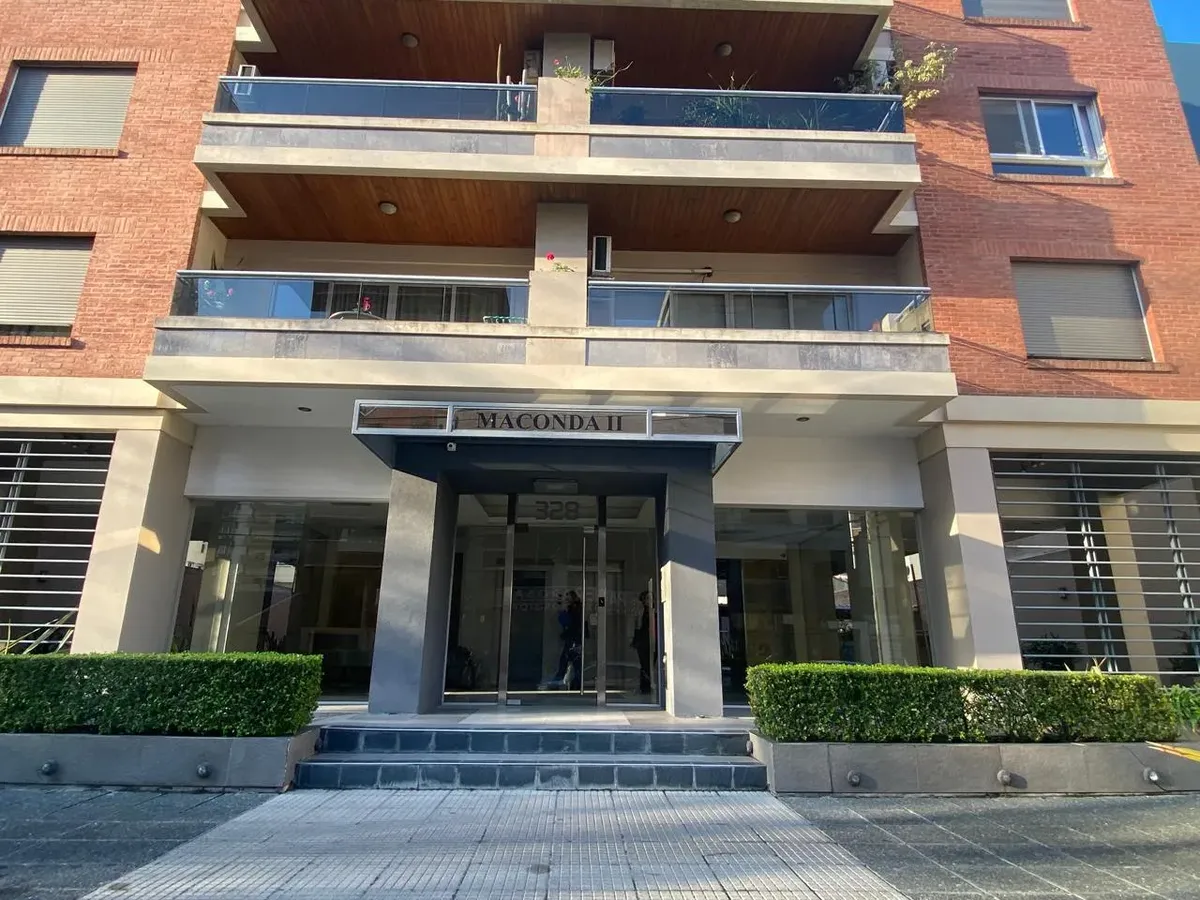Piso 12, balcón corrido y cochera