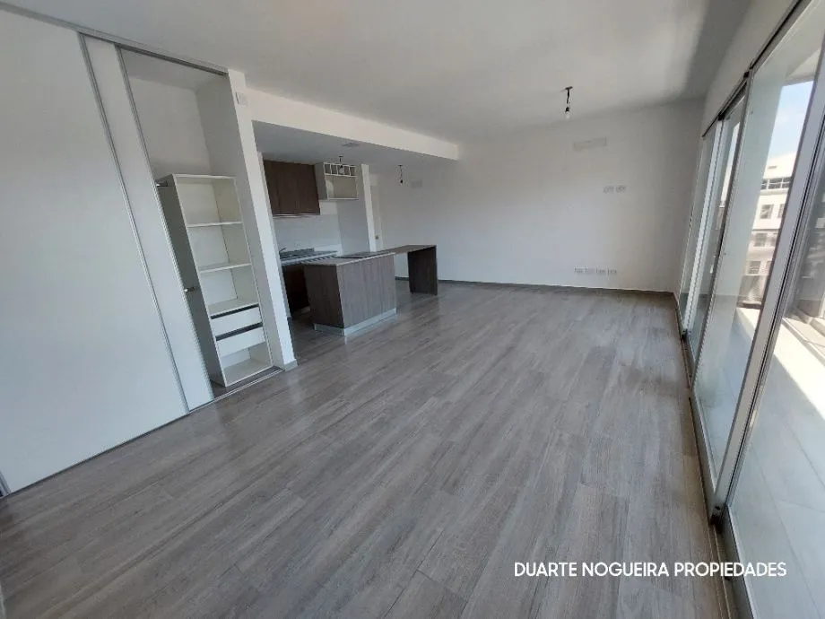 Monoambiente con terraza común