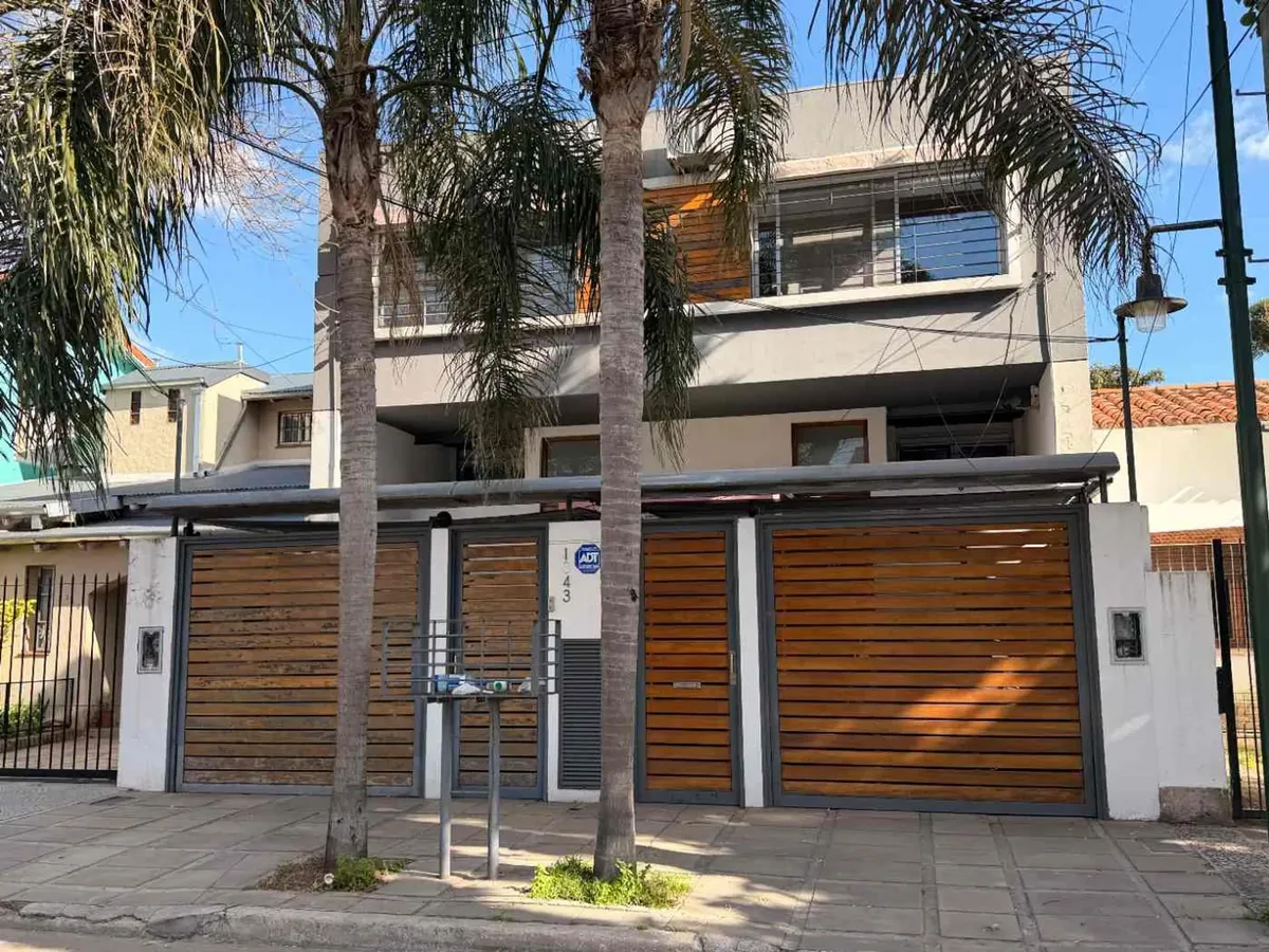 Triplex 4 Ambientes En Alquiler Martinez