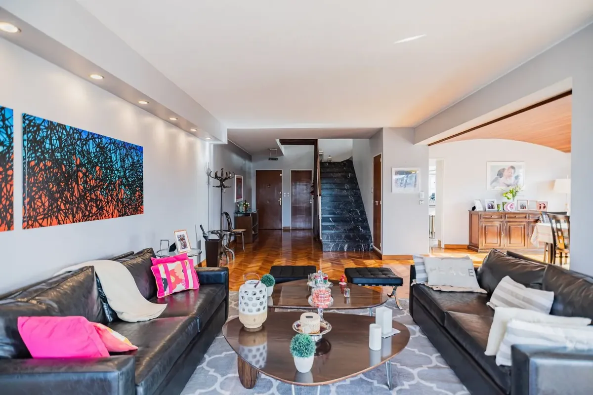 Duplex con balcón corrido