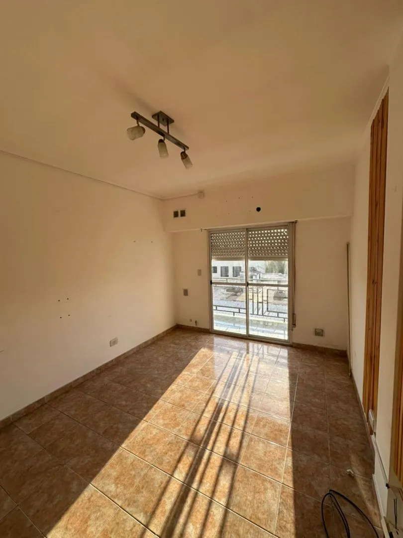 2 ambientes con terraza y balcón