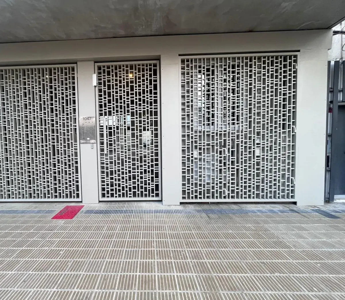 Monoambiente con balcón contrafrente