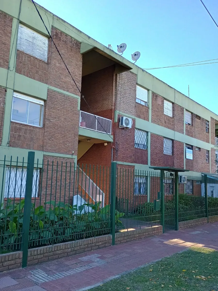 2 ambientes con balcón al parque