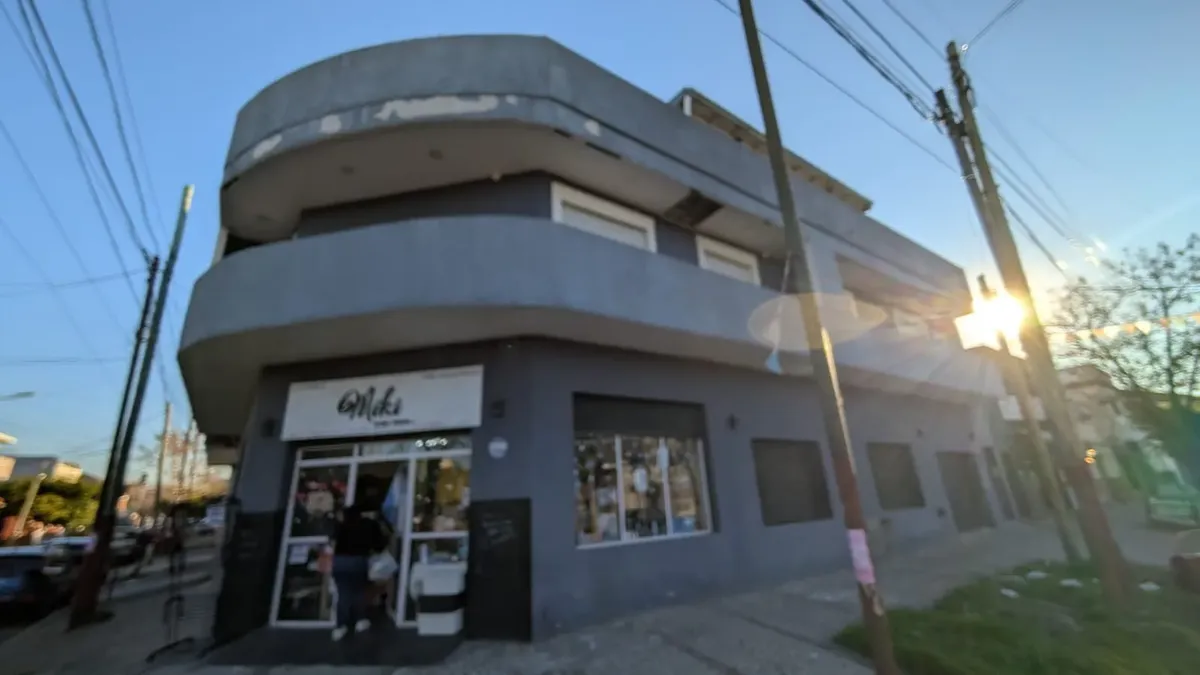 1er piso al frente con balcón