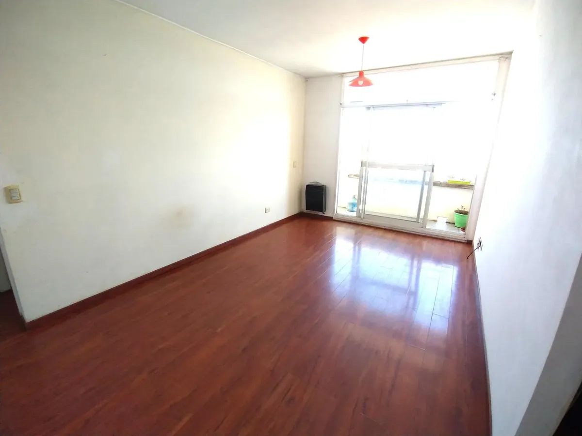 Piso 11 con balcón norte