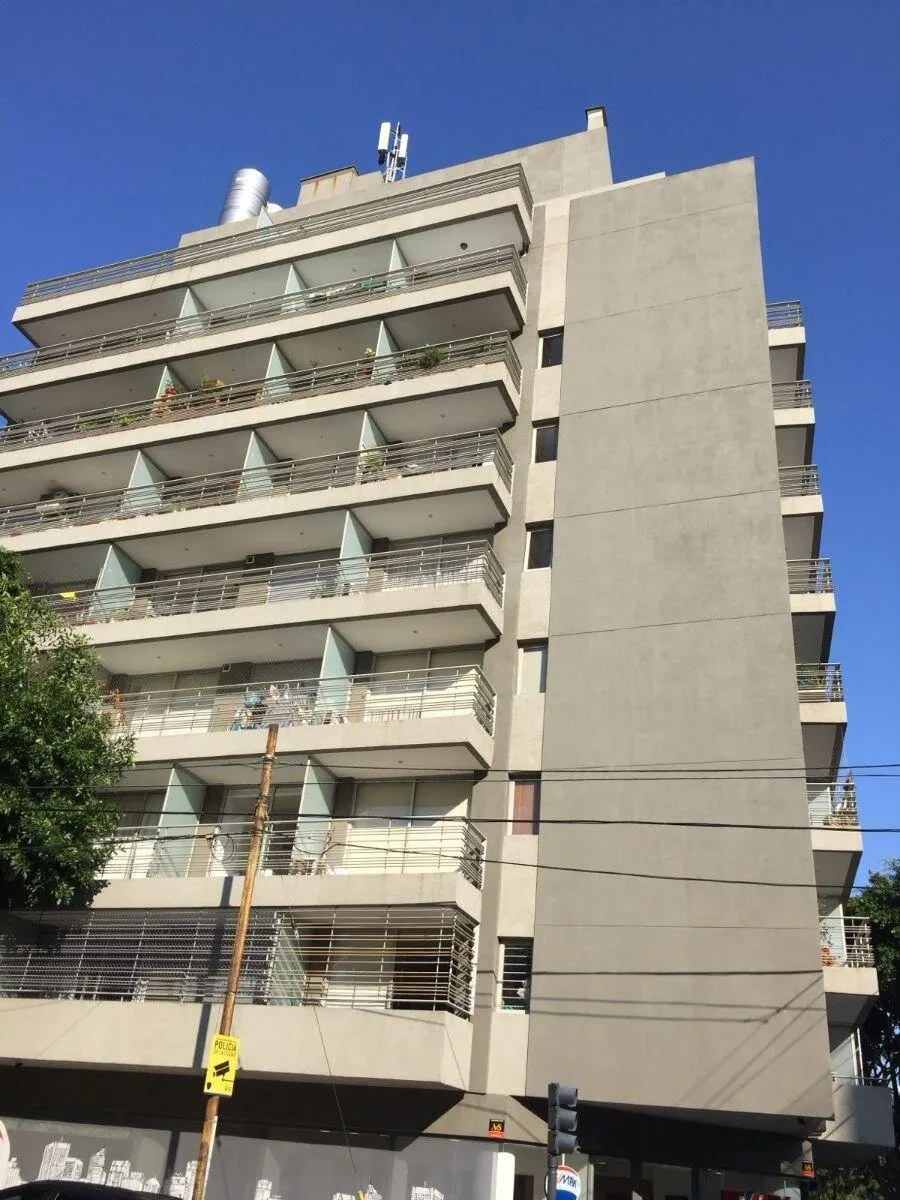 Monoambiente amoblado con balcón