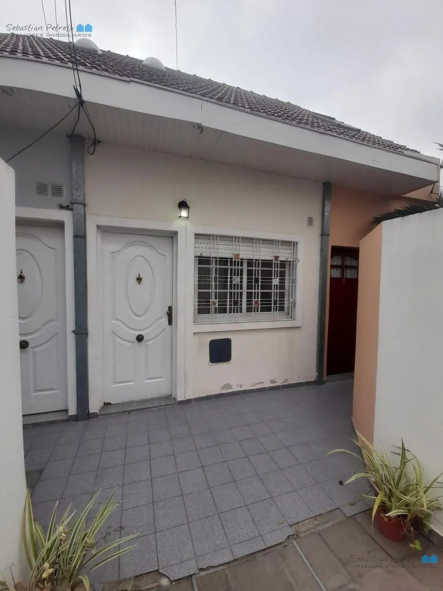 Dúplex De 2 Ambientes Y Medio En Alquiler Con Patio  Villa Luzuriaga