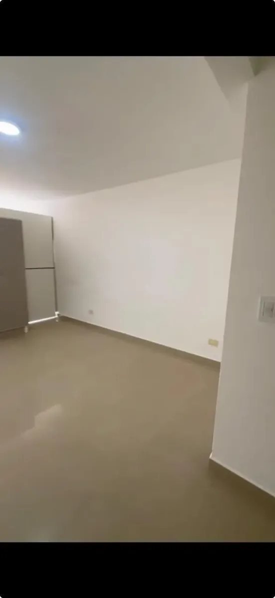 Excelente Y Amplio Departamento Con Pisos Porcelanatos , Luminoso Y Funcional