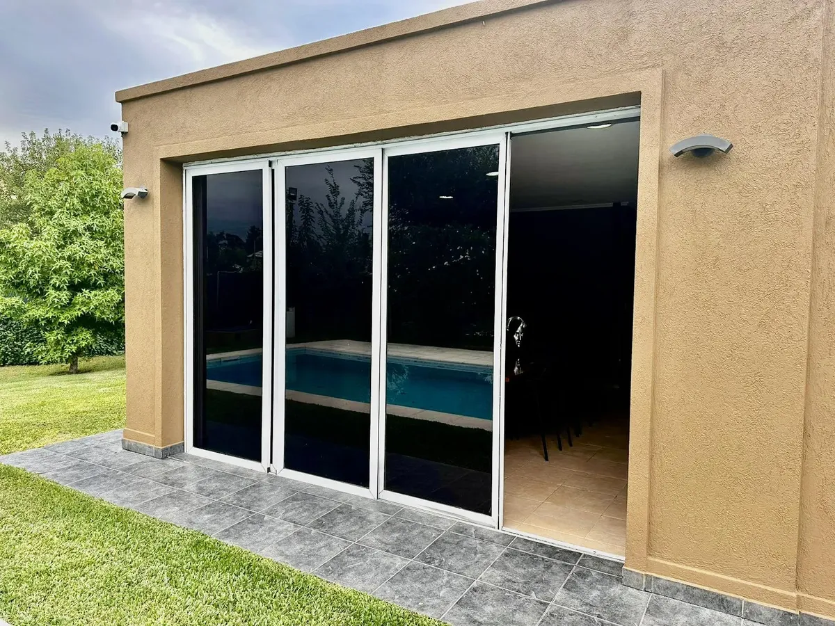 Casa PB con piscina y quincho