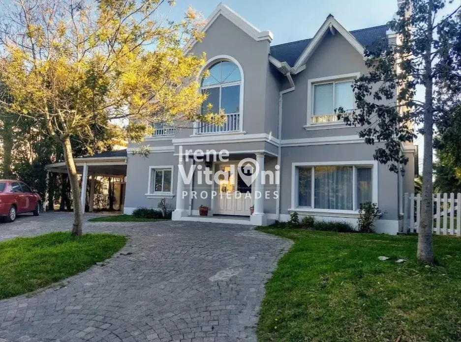 Casa en barrio cerrado Septiembre, pileta y parrilla