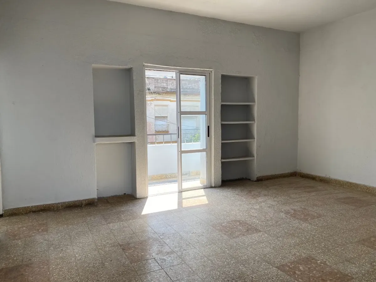 1er piso, balcón y patio
