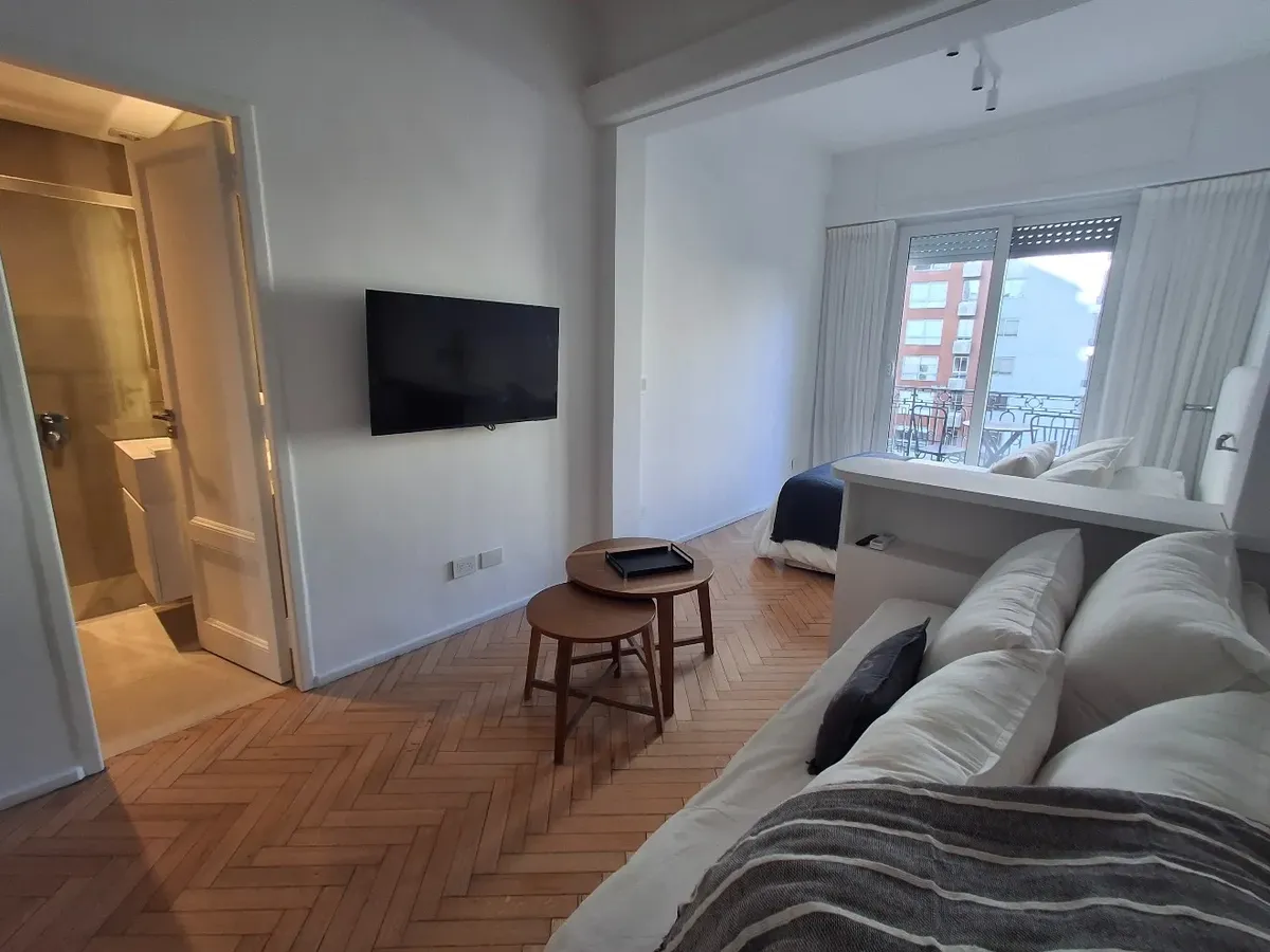 Departamento Reciclado A Nuevo, Amoblado Y Con Balcón En Recoleta