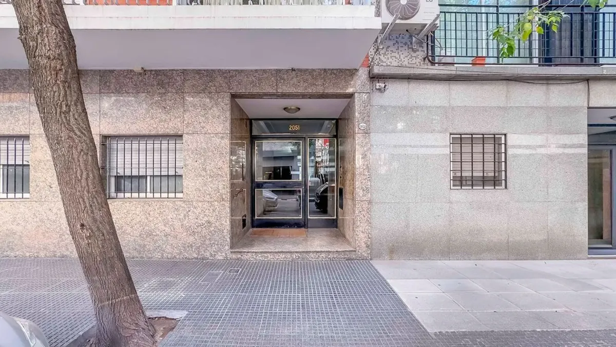 5º piso con balcón francés