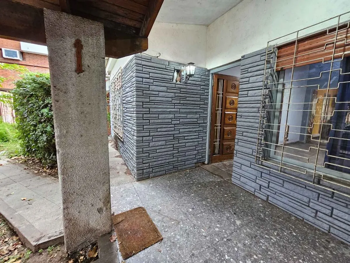 Casa 4 ambientes con cochera