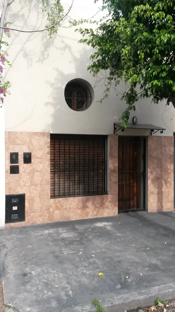 Alquiler Ph A La Calle Dueño Directo A 3 Cuadras Estación Lanús 3 Ambientes Excelente Estado Requisitos 3 Garantes Actualiza 20 % Cuatrimestral Wasap 1139130743 Entrada Individual Mascotas Si