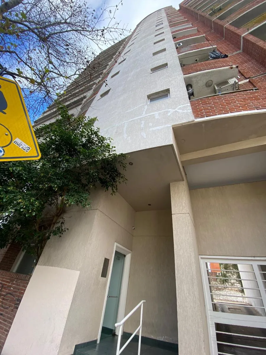 9no piso al frente con balcón
