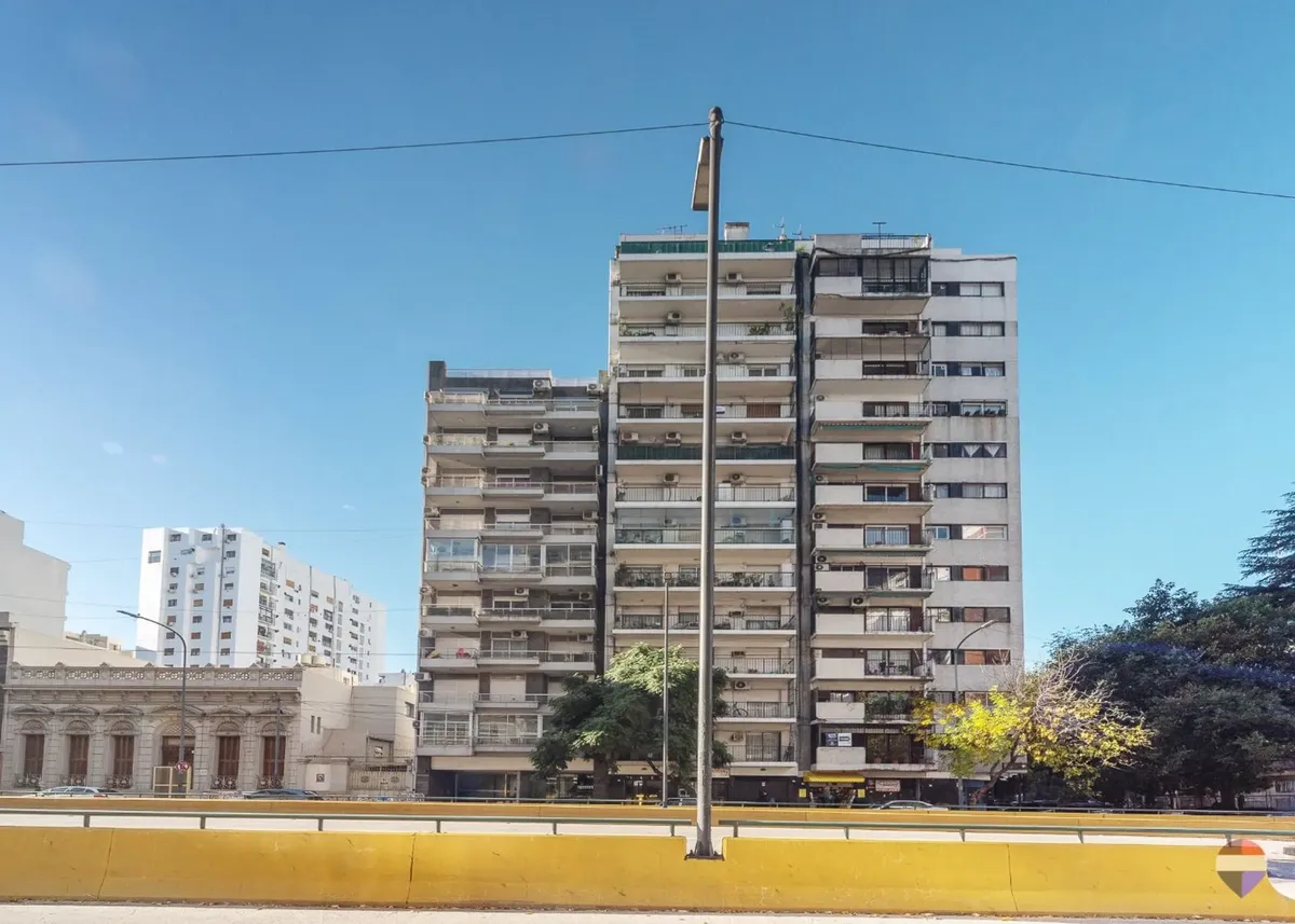 Piso 12 con 3 balcones