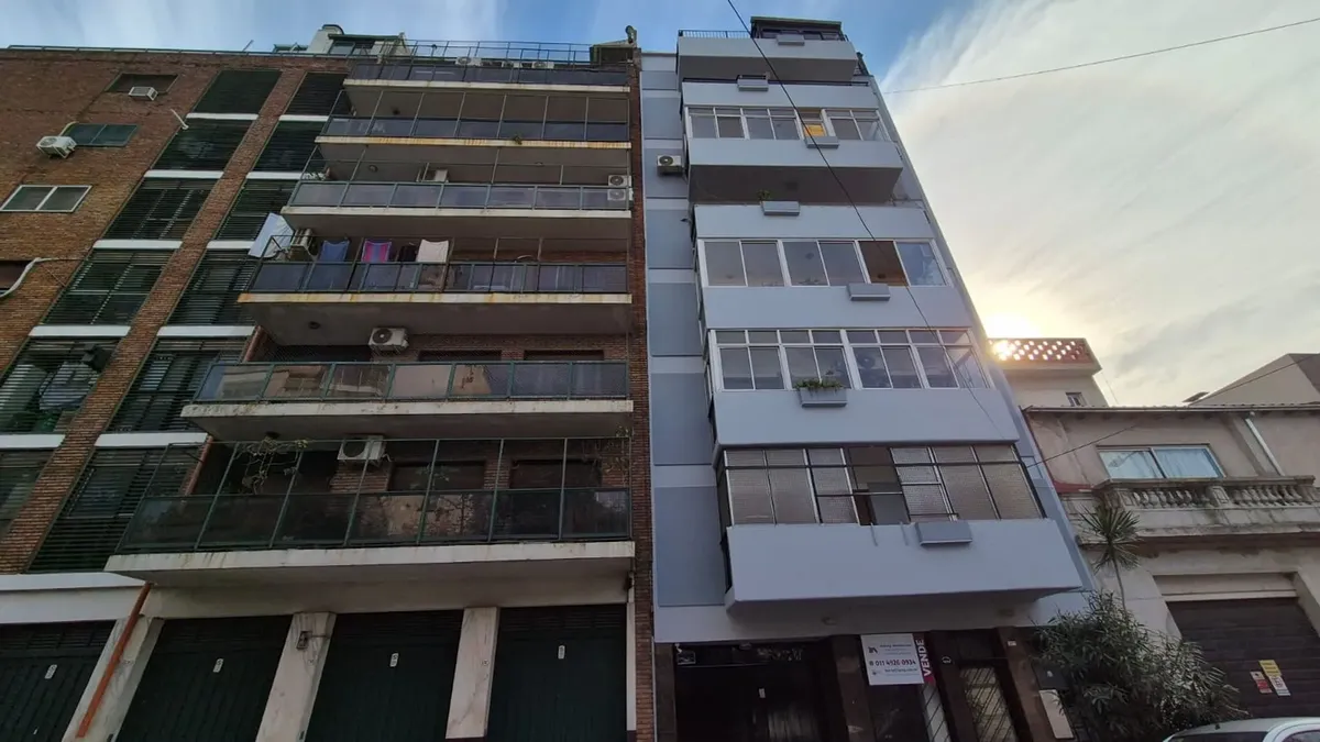 6º piso con balcón en Parque Chacabuco