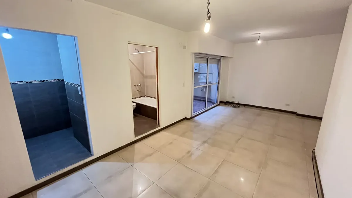 Monoambiente En Alquiler | Piso 1 | Con Patio | Villa Real