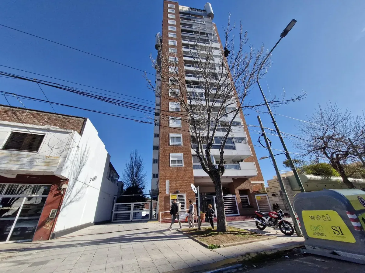 2 ambientes, balcón cerrado y AA
