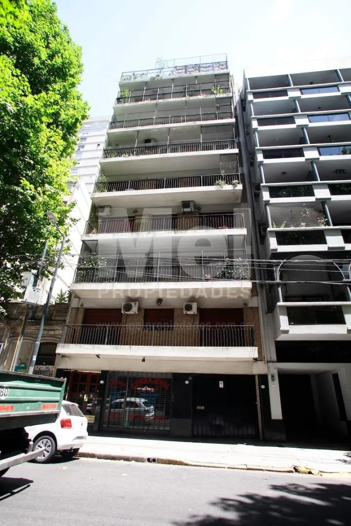 Piso 10, balcón, amoblado