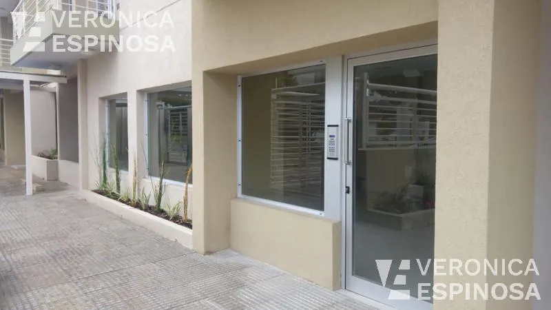 1 dormitorio, balcón y cocina a gas