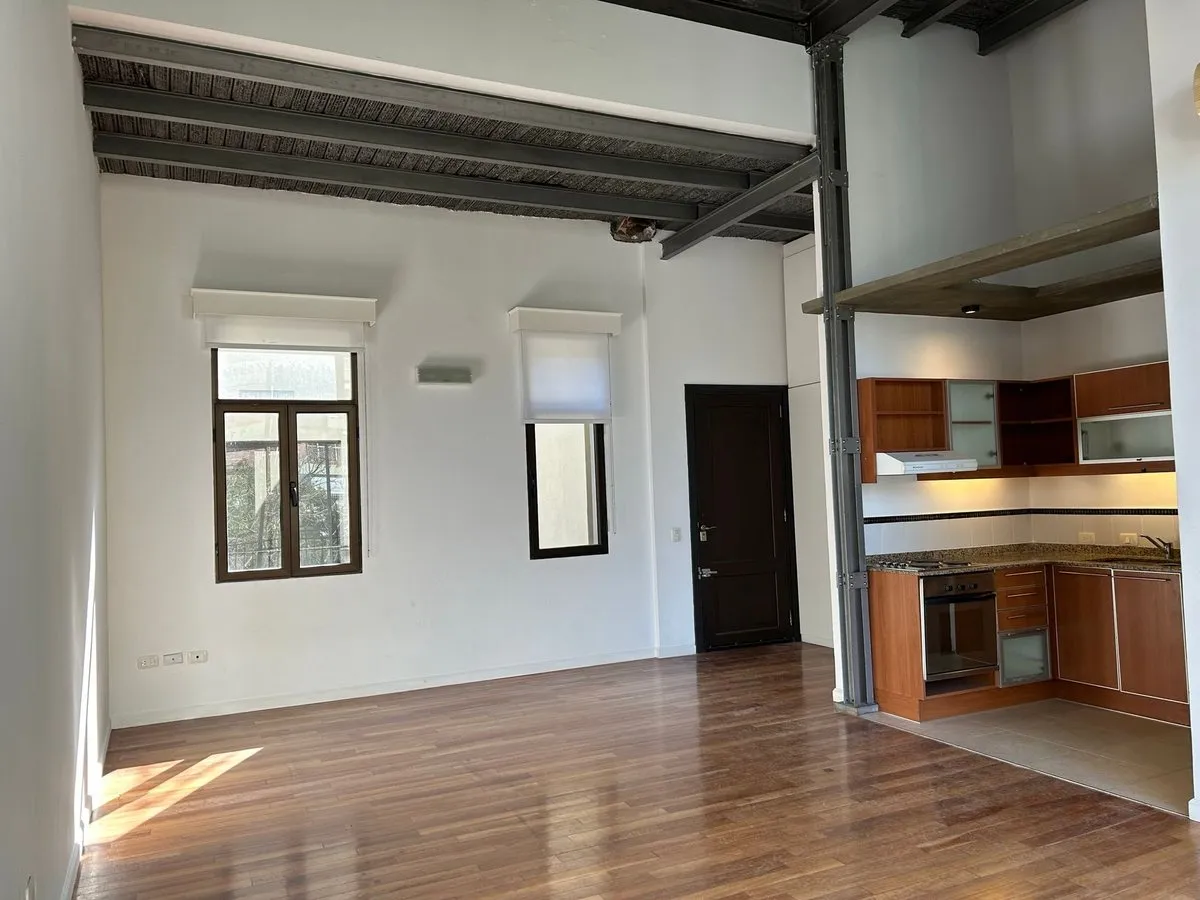 Monoambiente 3er piso con balcón