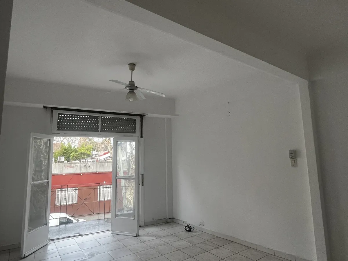 1er piso al frente, 3 dormitorios